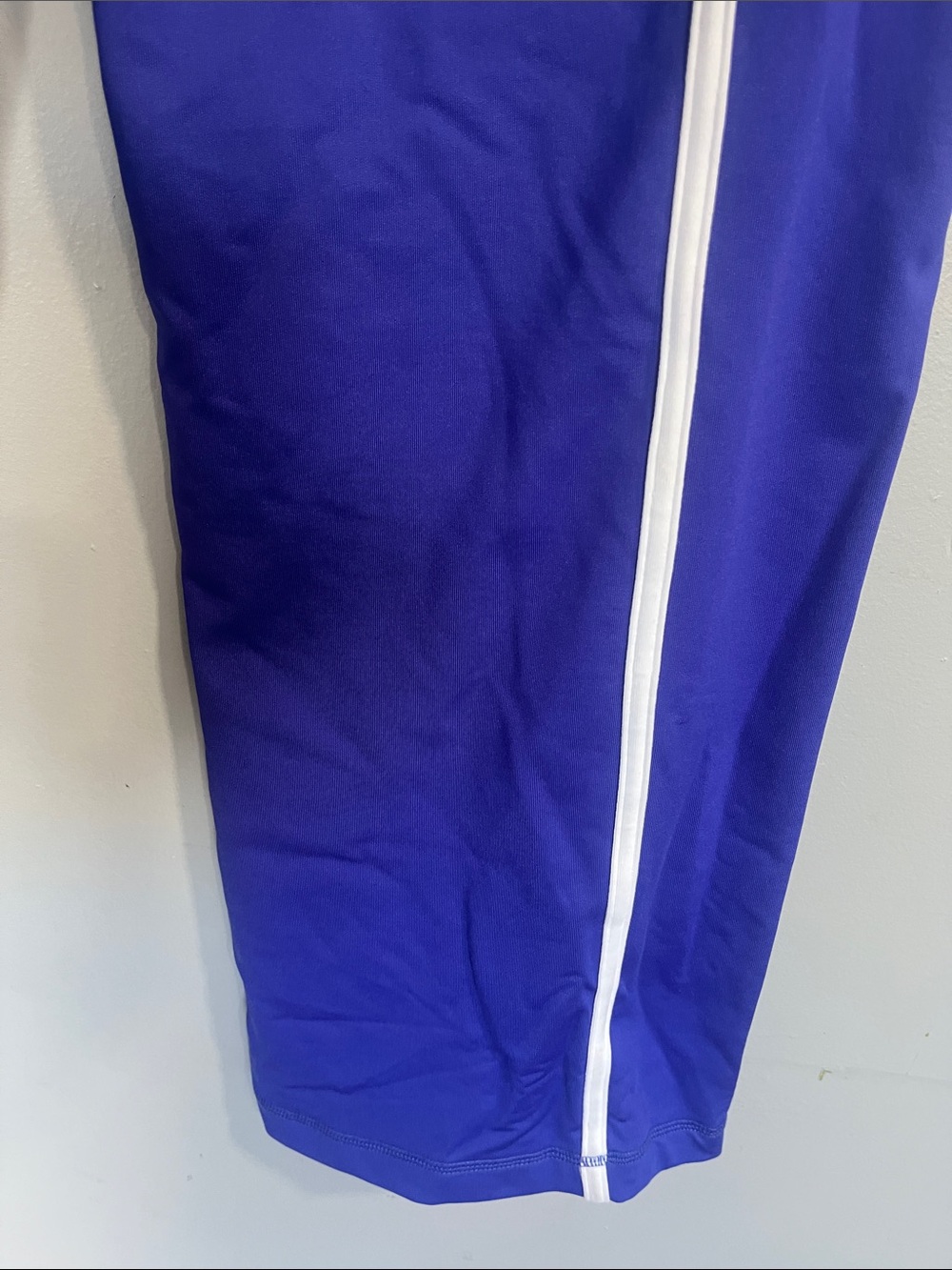 Woman’s lululemon athletica Deep Blue Wide Leg Leggings 8 - Picture 7 of 7